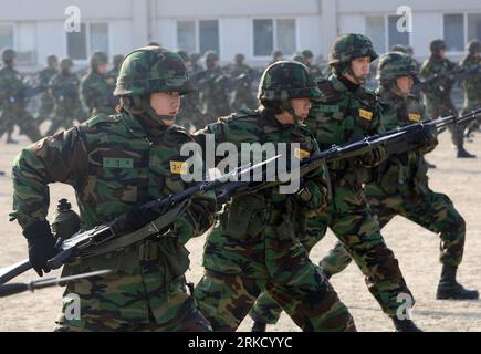 Bildnummer: 54831025  Datum: 19.01.2011  Copyright: imago/Xinhua (110119)--SUNGNAM, Jan. 19, 2011 (Xinhua) -- Cadets of South Korea s first female Reserve Officers Training Corps (ROTC) participate a basic millitary training for female cadets at Army Cadet Command in Sungnam, Gyeonggi province of South Korea on Jan. 19, 2011. The South Korean Defense Ministry brought women into its college-based Reserve Officers Training Program for the first time since the program began in 1963.(Xinhua/Park Jin Hee)(jy) SOUTH KOREA-SUNGNAM-FEMALE-RESERVE OFFICER-MILLITARY TRAINING PUBLICATIONxNOTxINxCHN Gesel Stock Photo