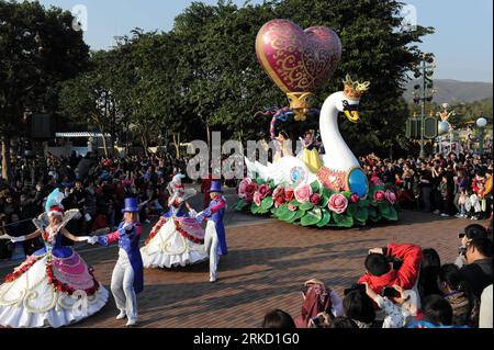 Bildnummer: 54840933  Datum: 21.01.2011  Copyright: imago/Xinhua (110121) -- HONG KONG, Jan. 21, 2011 (Xinhua) -- Flights of Fantasy Parade is held in Hong Kong, south China, Jan. 21, 2011. Hong Kong Disneyland held celebration for its 5th anniversary and kicked off the year-long program Celebration in the Air Friday. (Xinhua/Song Zhenping) (lb) CHINA-HONG KONG-DISNEYLAND-5TH ANNIVERSARY (CN) PUBLICATIONxNOTxINxCHN Entertainment Reisen kbdig xsk 2011 quer  o0  Jubiläum    Bildnummer 54840933 Date 21 01 2011 Copyright Imago XINHUA  Hong Kong Jan 21 2011 XINHUA Flights of Fantasy Parade IS Hero Stock Photo