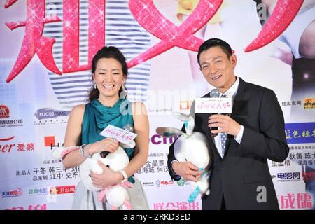 Bildnummer: 54854464  Datum: 26.01.2011  Copyright: imago/Xinhua BEIJING, Jan. 26, 2011 (Xinhua) -- Actor Andy Lau (R) and actress Gong Li attend a press conference for premiere to promote their new film What Women Want in Beijing, capital of China, Jan. 26, 2011. The film will be shown on Feb. 3. (Xinhua/Ji Guoqiang) (hdt) CHINA-BEIJING-FILM-PRESS CONFERENCE (CN) PUBLICATIONxNOTxINxCHN Entertainment People Film kbdig xkg 2011 quer premiumd    Bildnummer 54854464 Date 26 01 2011 Copyright Imago XINHUA Beijing Jan 26 2011 XINHUA Actor Andy Lau r and actress Gong left attend a Press Conference f Stock Photo