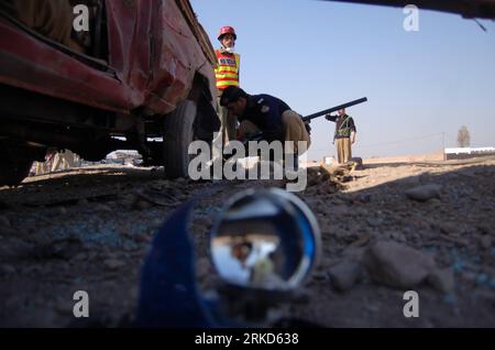 Bildnummer: 54868485  Datum: 31.01.2011  Copyright: imago/Xinhua (110131) -- PESHAWAR (PAKISTAN), Jan. 31, 2011 (Xinhua) -- A security officer inspects the blast site in northwest Pakistan s Peshawar on Jan. 31, 2011. A suicide bomber killed one police officer and four other in the northwestern Pakistani city of Peshawar on Monday, officials said. (Xinhua/Saeed Ahmad) (lr) PAKISTAN-PESHAWAR-BLAST PUBLICATIONxNOTxINxCHN Politik Explosion Attentat Bombenanschlag Anschlag kbdig xdp 2011 quer premiumd o0 Terror  Schäden    Bildnummer 54868485 Date 31 01 2011 Copyright Imago XINHUA  Peshawar Pakist Stock Photo