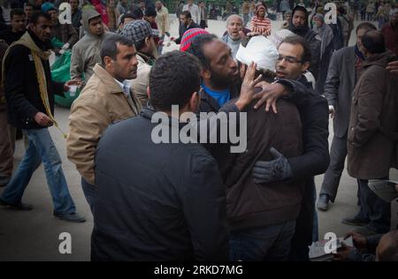 Bildnummer: 54882303  Datum: 05.02.2011  Copyright: imago/Xinhua (110205) -- CAIRO, Feb. 5, 2011 (Xinhua) -- Egyptians demonstrate at the Tahrir Square in Cairo, capital of Egypt, Feb. 5, 2011. As tens of thousands packed central Cairo Friday to force President  to immediately end his 30-year rule, Prime Minister Ahmed Shafiq said xMubarakx should be in power for legislative reasons. (Xinhua/Xu Jinquan)(axy) EGYPT-CAIRO-DEMONSTRATION PUBLICATIONxNOTxINxCHN Politik Gesellschaft EGY Unruhen Aufstand Protest kbdig xng 2011 quer premiumd  o0 Platz der Freiheit Befreiung / Gesellschaft Politik Ägyp Stock Photo