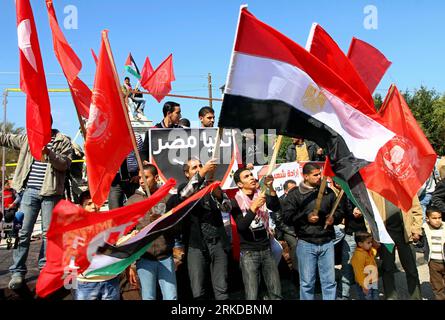 Bildnummer: 54906819  Datum: 14.02.2011  Copyright: imago/Xinhua (110214) -- GAZA, Feb. 14, 2011 (Xinhua) -- Palestinian supporters of the Democratic Front for the Liberation of Palestine wave flags during a demonstration in front of the Palestinian Legislative Council in Gaza City on Feb. 14, 2011. (Xinhua/Wissam Nassar) (yc) MIDEAST-GAZA-DEMONSTRATION PUBLICATIONxNOTxINxCHN Gesellschaft Politik    Demo Protest premiumd kbdig xmk 2011 quer    Bildnummer 54906819 Date 14 02 2011 Copyright Imago XINHUA  Gaza Feb 14 2011 XINHUA PALESTINIAN Supporters of The Democratic Front for The Liberation of Stock Photo