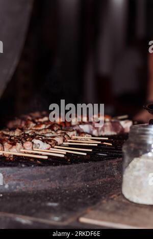 A close-up image of a selection of food cooked on skewers being served on a plate Stockfoto