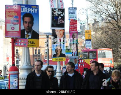 Bildnummer: 54950753  Datum: 24.02.2011  Copyright: imago/Xinhua DUBLIN, Feb. 24, 2011 (Xinhua) -- Pedestrians walk past campaign posters on a street in Dublin, Ireland, Feb. 24, 2011. Irish voters will go to polling stations to vote for a general election, with the opposition Fine Gael party leading the opinion polls. (Xinhua/Zeng Yi) IRELAND-DUBLIN-ELECTION PUBLICATIONxNOTxINxCHN Politik Irland Wahl Parlamentswahl Wahlkampf Plakat Wahlplakat kbdig xng 2011 quer premiumd    Bildnummer 54950753 Date 24 02 2011 Copyright Imago XINHUA Dublin Feb 24 2011 XINHUA pedestrians Walk Past Campaign Post Stock Photo