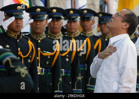 Bildnummer: 54955017  Datum: 25.02.2011  Copyright: imago/Xinhua (110225) -- MANILA, Feb. 25, 2011 (Xinhua) -- Philippine President Benigno Noynoy Aquino III sings the Philippine national anthem as they celebrate the 25th anniversary of the Power Revolution in Quezon City, north of Manila, the Philippines, Feb. 25, 2011. Exactly 25 years ago on February 25, 1986, the bloodless 4-day power revolution ousted the late dictator Ferdinand Marcos and was replaced by the late President Corazon Aquino, the mother of current President Benigno Aquino III. (Xinhua/Rouelle Umali)(ypf) PHILIPPINES-PEOPLE P Stock Photo