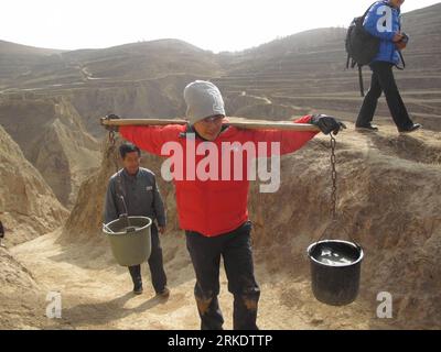 Bildnummer: 55005893  Datum: 09.03.2011  Copyright: imago/Xinhua (110309) -- HONG KONG, March 9, 2011 (Xinhua) -- Taiwan singer Richie Jen experiences carrying water in northwest China s Gansu Province, March 6, 2011. Jen and Hong Kong actress Carina Lau came back Wednesday to Hong Kong after a visit in the remote water-poor areas in northwest China s Gansu Province with a Hong Kong charity group which in recent years helped the water-short areas in Chinese mainland build water cellars.(Xinhua) (llp) CHINA-HONG KONG-ACTORS-CHARITY (CN) PUBLICATIONxNOTxINxCHN People Film Entertainment Kultur kb Stock Photo