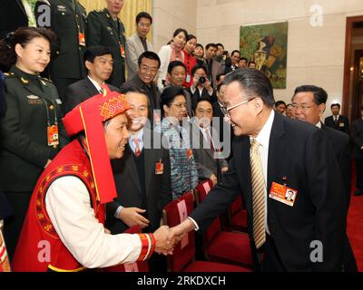 Bildnummer: 55014448  Datum: 11.03.2011  Copyright: imago/Xinhua (110311) -- BEIJING, March 11, 2011 (Xinhua) -- Wu Bangguo (R, Front), member of the Standing Committee of the Political Bureau of the Communist Party of China (CPC) Central Committee and also chairman of the Standing Committee of the National People s Congress (NPC), visits deputies to the Fourth Session of the 11th National People s Congress (NPC) from south China s Hainan Province and joins their panel discussion in Beijing, capital of China, March 11, 2011. (Xinhua/Lan Hongguang) (ly) (TWO SESSIONS)CHINA-BEIJING-NPC-HAINAN DE Stock Photo