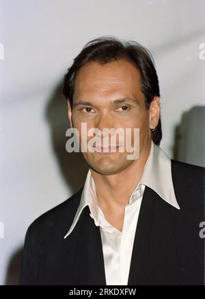 LOS ANGELES, CA. 28th April 1996: Actor Jimmy Smits at the VH1 Honors at Universal Amphitheatre. Picture: Paul Smith / Featureflash Stockfoto