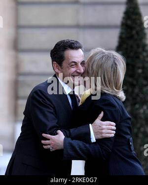 Bildnummer: 55025193  Datum: 14.03.2011  Copyright: imago/Xinhua (110314) -- PARIS, March 14, 2011 (Xinhua) -- French President Nicolas Sarkozy (L) welcomes US Secretary of State Hillary Clinton prior to the Foreign Ministers of the Group of Eight (G8) meeting, at the Elysee Palace in Paris, capital of France, March 14, 2011. (Xinhua/Gao Jing) (wjd) FRANCE-US-SARKOZY-CLINTON-G8 MEETING PUBLICATIONxNOTxINxCHN People Politik premiumd kbdig xsp xo0x 2011 quadrat     Bildnummer 55025193 Date 14 03 2011 Copyright Imago XINHUA  Paris March 14 2011 XINHUA French President Nicolas Sarkozy l welcomes U Stock Photo