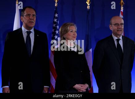 Bildnummer: 55025190  Datum: 14.03.2011  Copyright: imago/Xinhua (110314) -- PARIS, March 14, 2011 (Xinhua) -- (L to R) Russian Foreign Minister Sergei Lavrov, US Secretary of State Hillary Clinton and French Foreign Minister Alain Juppe pose for a group photo during the Foreign Ministers of the Group of Eight (G8) meeting, in Paris, capital of France, March 14, 2011. Foreign Ministers of the Group of Eight (G8) meet here on Monday and Tuesday focusing on the unexpected disaster that hit Japan, the only Asian member in the group, and the political situation in North Africa, especially in Libya Stock Photo