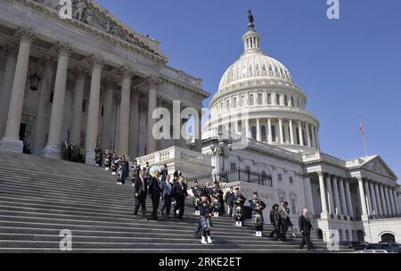 Bildnummer: 55039424  Datum: 17.03.2011  Copyright: imago/Xinhua (110317) -- WASHINGTON, March 17, 2011 (Xinhua) -- (L to R) U.S. Speaker of the House John Boehner, President Barack Obama, Irish Prime Minister Enda Kenny and Rep. Peter King (R-NY) leave the U.S. Capitol after a St. Patrick s Day luncheon in Washington D.C., capital of the United States, March 17, 2011. (Xinhua/Zhang Jun) US-WASHINGTON-OBAMA-IRISH-ST PATRICK DAY PUBLICATIONxNOTxINxCHN People Politik kbdig xdp 2011 quer premiumd o0 Totale, Gebäude    Bildnummer 55039424 Date 17 03 2011 Copyright Imago XINHUA  Washington March 17 Stock Photo