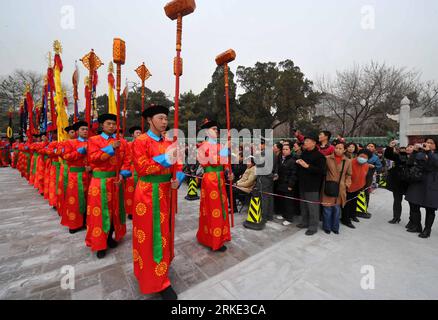 Bildnummer: 55045921  Datum: 20.03.2011  Copyright: imago/Xinhua (110320) -- BEIJING, March 20, 2011 (Xinhua) -- Ritual performers wearing traditional costumes of the Qing Dynasty (1644-1911) act during a performance presenting the ancient royal sun worship ceremony in the Ritan Park (Temple of the Sun) in Beijing, capital of China, March 20, 2011. The performance, which is adapted according to historical literature of the Qing Dynasty, consists of three parts. (Xinhua/Gong Lei)(mcg) CHINA-BEIJING-RITAN PARK-WORSHIP PERFORMANCE (CN) PUBLICATIONxNOTxINxCHN Gesellschaft kbdig xcb 2011 quer o0 Tr Stock Photo