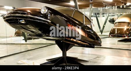 Bildnummer: 55047224  Datum: 19.03.2011  Copyright: imago/Xinhua (110320) -- TURIN, March 20, 2011 (Xinhua) -- An undated photo provided by Italy s national auto museum shows a car displayed in the museum. After four-year s renovation and expansion, the museum reopened on Saturday with showrooms of over 19,000 sq.m, displaying some 200 vehicles of 80 brands produced from 1769 to 1996.(Xinhua)(ybg) ITALY-TURIN-AUTO MUSEUM-REOPENING PUBLICATIONxNOTxINxCHN Kultur Automuseum kbdig xng 2011 quer o0 Auto, Exponat,    Bildnummer 55047224 Date 19 03 2011 Copyright Imago XINHUA  Turin March 20 2011 XIN Stock Photo