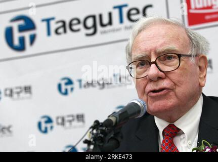 110321 -- SEOUL, March 21, 2011 Xinhua -- Chairman of U.S. Berkshire Hathaway Inc. Warren Buffett attends a press conference in Daegu city, Gyeongsangbuk-do province of South Korea, on March. 21, 2011. Warren Buffett said here Monday that it s a great opportunity to invest in Japanese stock market after the massive earthquake. Xinhua/Park Jin Hee lyx SOUTH KOREA-WARREN BUFFETT-JAPAN QUAKE-STOCK MARKET PUBLICATIONxNOTxINxCHN Stock Photo