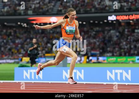 Budapest, Hungary. 24th Aug, 2023. Femke Bol of the Netherlands crosses the finish line during the Women's 400m Hurdles Final of the World Athletics Championships Budapest 2023 in Budapest, Hungary, Aug. 24, 2023. Credit: Zheng Huansong/Xinhua/Alamy Live News Stockfoto