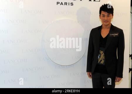 Bildnummer: 55130032  Datum: 29.03.2011  Copyright: imago/Xinhua (110329) -- HONG KONG, March 29, 2011 (Xinhua) -- Hong Kong actor Raymond Lam attends celebration of the opening of the first beauty institute of French famous cosmetics brand Lancome in Hong Kong, south China, March 29, 2011. (Xinhua/Song Zhenping) (llp) CHINA-HONG KONG-LANCOME-BEAUTY CENTER (CN) PUBLICATIONxNOTxINxCHN People Kultur Film Entertainment kbdig xo0x xsk 2011 quer     Bildnummer 55130032 Date 29 03 2011 Copyright Imago XINHUA  Hong Kong March 29 2011 XINHUA Hong Kong Actor Raymond LAM Attends Celebration of The Openi Stock Photo