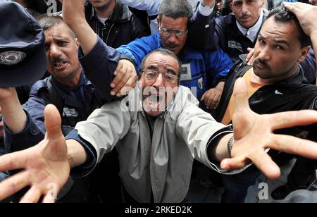 Bildnummer: 55236568  Datum: 05.04.2011  Copyright: imago/Xinhua (110405) -- ALGIERS, April 5, 2011 (Xinhua) -- Algerian municipal guards continue to attend a rally in downtown Algiers, Algeria, on April 5, 2011. Hundreds of Algerian anti-terrorism municipal guards announced an open sit-in until their social and professional demands are met. (Xinhua/Mohamed Kadri) (zw) ALGERIA-ALGIERS-DEMONSTRATION PUBLICATIONxNOTxINxCHN Gesellschaft Politik Algerien Demo Protest Unruhen kbdig xcb xo0x 2011 quer premiumd     Bildnummer 55236568 Date 05 04 2011 Copyright Imago XINHUA  Algiers April 5 2011 XINHU Stock Photo