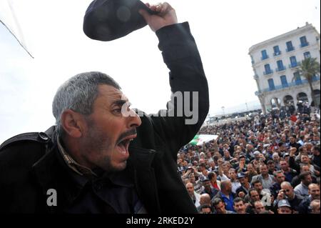 Bildnummer: 55236570  Datum: 05.04.2011  Copyright: imago/Xinhua (110405) -- ALGIERS, April 5, 2011 (Xinhua) -- A man shouts slogans as Algerian municipal guards continue to attend a rally in downtown Algiers, Algeria, on April 5, 2011. Hundreds of Algerian anti-terrorism municipal guards announced an open sit-in until their social and professional demands are met. (Xinhua/Mohamed Kadri) (zw) ALGERIA-ALGIERS-DEMONSTRATION PUBLICATIONxNOTxINxCHN Gesellschaft Politik Algerien Demo Protest Unruhen kbdig xcb xo0x 2011 quer premiumd     Bildnummer 55236570 Date 05 04 2011 Copyright Imago XINHUA  Al Stock Photo