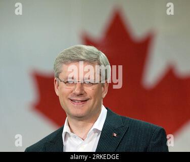 Bildnummer: 55241002  Datum: 06.04.2011  Copyright: imago/Xinhua (110406) -- TORONTO, April 6, 2011 (Xinhua) -- Canadian Prime Minister and Conservative Party leader Stephen Harper smiles to the media at a campaign stop in Markham, Ontario, Canada, April 6, 2011. All parties in Canada are competing for the 41st federal election after the dissolution of the 40th parliament on March 26, 2011. (Xinhua/TonyxKing) (zw) CANADA-ELECTION-CAMPAIGN-HARPER PUBLICATIONxNOTxINxCHN Politik People Wahlkampf Porträt kbdig xub 2011 quer premiumd     55241002 Date 06 04 2011 Copyright Imago XINHUA  Toronto Apri Stock Photo
