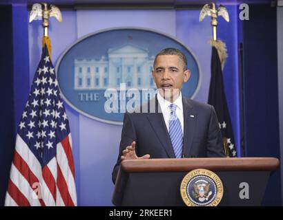 Bildnummer: 55247197  Datum: 08.04.2011  Copyright: imago/Xinhua (110408) -- WASHINGTON, April 8, 2011 (Xinhua) -- U.S. President Barack Obama speaks to the media after a meeting with Republican House Speaker John Boehner and Senate Democratic Leader Harry Reid at the White House in Washington D.C., capital of the United States, April 7, 2010. Obama on Thursday night said talks with Republican leadership in White House on budget row didn t reach a deal, and they are still working to reach an agreement. (Xinhua/Zhang Jun) (zf) US-POLITICS-BUDGET-OBAMA PUBLICATIONxNOTxINxCHN People Politik kbdig Stockfoto