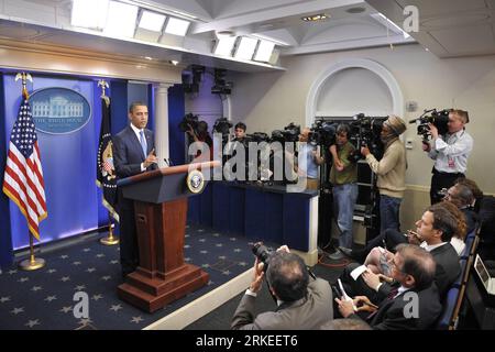 Bildnummer: 55247190  Datum: 08.04.2011  Copyright: imago/Xinhua (110408) -- WASHINGTON, April 8, 2011 (Xinhua) -- U.S. President Barack Obama speaks to the media after a meeting with Republican House Speaker John Boehner and Senate Democratic Leader Harry Reid at the White House in Washington D.C., capital of the United States, April 7, 2010. Obama on Thursday night said talks with Republican leadership in White House on budget row didn t reach a deal, and they are still working to reach an agreement. (Xinhua/Zhang Jun) (zf) US-POLITICS-BUDGET-OBAMA PUBLICATIONxNOTxINxCHN People Politik kbdig Stockfoto