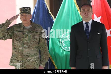Bildnummer: 55248952  Datum: 09.04.2011  Copyright: imago/Xinhua (110409) -- KABUL, Apr. 9, 2011 (Xinhua) -- U.S. Army Gen. David Petraeus (L), commander of NATO-led International Security Assistance Forces (ISAF) in Afghanistan, salutes during a farewell ceremony for outgoing NATO senior civilian representative in Afghanistan Mark Sedwill (R) in Kabul April 9, 2011. (Xinhua/Ahmad Massoud) (nxl) AFGHANISTAN-KABUL-NATO-SEDWILL-OUTGOING PUBLICATIONxNOTxINxCHN People Politik kbdig xsk 2011 quer premiumd  o0 Militär, Auszeichnung, Ehrung    Bildnummer 55248952 Date 09 04 2011 Copyright Imago XINHU Stock Photo