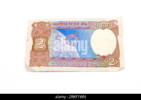 Reserve Bank of India Lion Capital Series Banknotes II - 2 Rupees Issued 1975-1997 Reverse Side Showing India's First Satellite Aryabhata Satellite Stockfoto
