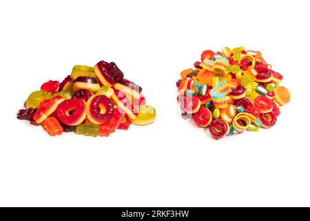 Bunte Gummibonbons. Draufsicht. Donuts mit Marmelade. Gelee-Bären. Isoliert auf weißem Hintergrund. Stockfoto