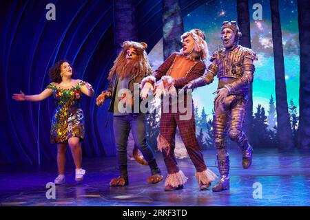 Mexiko-Stadt, Mexiko. August 2023. Schauspielerin und Sängerin Lucero Mijares, Tochter der Sänger Lucero und Mijares, tritt auf der Bühne während des Theaterstücks El Mago (The Wiz) in Theather hidalgo auf. Am 24. August 2023 in Mexiko-Stadt. (Bildnachweis: © Jaime Nogales/Okularhals über ZUMA Press Wire) NUR REDAKTIONELLE VERWENDUNG! Nicht für kommerzielle ZWECKE! Stockfoto