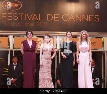 Bildnummer: 55342668  Datum: 12.05.2011  Copyright: imago/Xinhua (110512) -- CANNES, May 12, 2011 (Xinhua) -- Australian actress Emily Browning (2nd L), Australian director Julia Leigh (1st L), Jessica Brentnall (2nd R) and Australian actress Rachael Blake (1st R) pose on the red carpet before the screening of Sleeping Beauty presented in competition at the 64th Cannes Film Festival in Cannes, France, May 12, 2011. (Xinhua/Gao Jing) (wjd) FRANCE-FILM-FESTIVAL-CANNES-SLEEPING BEAUTY PUBLICATIONxNOTxINxCHN Kultur Entertainment People Film 64. Internationale Filmfestspiele Cannes Filmpremiere Pre Stock Photo