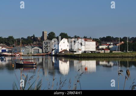 Woodbridge Tide Mill on the River Deben, Suffolk, England, Vereinigtes Königreich Stockfoto