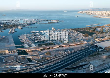 Kallithea Port, Yachts und Poseidon Road Athens at Dawn Stockfoto