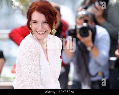 Bildnummer: 55345975  Datum: 13.05.2011  Copyright: imago/Xinhua (110513) -- CANNES, May 13, 2011 (Xinhua) -- US producer Bryce Dallas Howard poses during a photocall for the film Restless in competition for the category Un Certain Regard at the 64th Cannes Film Festival in Cannes, France, May, 13, 2011. (Xinhua/Gao Jing) (wjd) FRANCE-FILM-FESTIVAL-CANNES-RESTLESS PUBLICATIONxNOTxINxCHN Kultur Entertainment People Film 64. Internationale Filmfestspiele Cannes Photocall kbdig xkg 2011 quer Aufmacher premiumd     Bildnummer 55345975 Date 13 05 2011 Copyright Imago XINHUA  Cannes May 13 2011 XINH Stock Photo