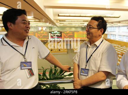 Bildnummer: 55348669  Datum: 14.05.2011  Copyright: imago/Xinhua (110515) -- SHANGHAI, May 15, 2011 (Xinhua) -- Trainees of China Executive Leadership Academy Pudong, visit the Shanghai Stock Exchange in Shanghai, east China, May 11, 2011. PUBLICATIONxNOTxINxCHN Gesellschaft kbdig xkg 2011 quer    Bildnummer 55348669 Date 14 05 2011 Copyright Imago XINHUA 110515 Shanghai May 15 2011 XINHUA Trainees of China Executive Leadership Academy Pudong Visit The Shanghai Stick Exchange in Shanghai East China May 11 2011 PUBLICATIONxNOTxINxCHN Society Kbdig xkg 2011 horizontal Stock Photo