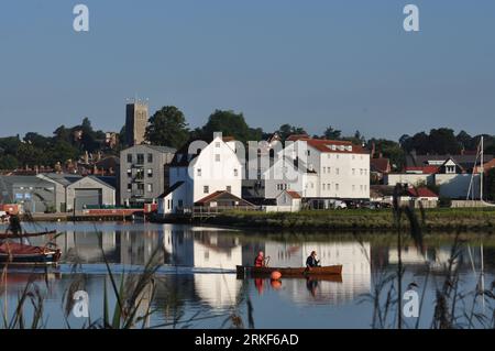 Woodbridge Tide Mill am Fluss Deben, Suffolk, England, UK ffmnvevenmepod Stockfoto