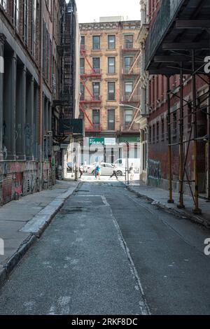 NEW YORK, USA, 5. AUGUST 2023: Unansehnliche New Yorker Straßen in Manhattan Stockfoto