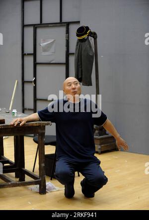 Bildnummer: 55373734  Datum: 19.05.2011  Copyright: imago/Xinhua (110519) -- BEIJING, May 19, 2011 (Xinhua) -- Actor Chen Peisi takes part in a rehearsal of the operetta Die Fledermaus in Beijing, capital of China, May 19, 2011. The operetta was composed by Johann Strauss II and it will be on show at the National Center for Performing Arts in Beijing from June 3 to 6. (Xinhua/Luo Xiaoguang) (zhs) CHINA-BEIJING-OPERETTA-DIE LEDERMAUS (CN) PUBLICATIONxNOTxINxCHN xo0x Kultur People Theater kbdig xng 2011 hoch     Bildnummer 55373734 Date 19 05 2011 Copyright Imago XINHUA  Beijing May 19 2011 XINH Stock Photo