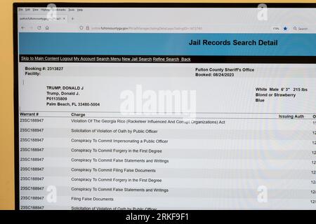 24. August 2023 Haftnotiz von Donald Trump, nachdem er sich im Fulton County Sheriff's Office in Georgia (USA) wegen Verschwörungs- und Verschwörungsvorwürfen nach dem RICO Act (Racketeer-beeinflusste und korrupte Organisationen) ergeben hatte. Stockfoto