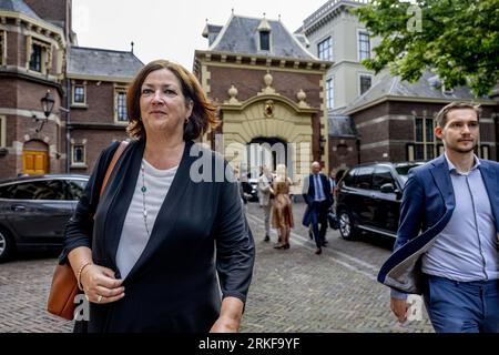 DEN HAAG - Conny Helder Minister für Langzeitpflege und Sport im Binnenhof vor der wöchentlichen Ministertagung. ANP ROBIN UTRECHT niederlande raus - belgien raus Stockfoto