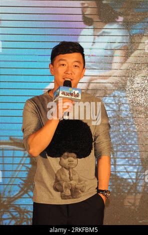 Bildnummer: 55395690  Datum: 25.05.2011  Copyright: imago/Xinhua (110525) -- BEIJING, May 25, 2011 (Xinhua) -- Actor Huang Bo attends the poster unveiling ceremony of the film The Pretending Lovers in Beijing, capital of China, May 25, 2011. The poster unveiling ceremony and the launch ceremony of the official website of the film were held here Wednesday. (Xinhua/Qin Haishi) (yyq) CHINA-BEIJING-FILM-THE PRETENDING LOVERS-POSTER UNVEILING CEREMONY (CN) PUBLICATIONxNOTxINxCHN Entertainment People Film xo0x kbdig xub 2011 hoch     Bildnummer 55395690 Date 25 05 2011 Copyright Imago XINHUA  Beijin Stock Photo