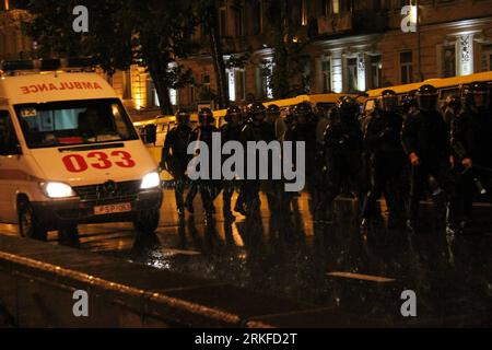 Bildnummer: 55402212  Datum: 26.05.2011  Copyright: imago/Xinhua (110526) -- TBILISI, May 26, 2011 (Xinhua) -- Riot police patrol on the street after clashing with protestors in Tbilisi, capital of Georgia, May 26, 2011. Georgian riot police clashed with opposition protestors who were intended to hold a rally asking President Mikheil Saakashvili to step down Wednesday night. (Xinhua/Yi Gaochao) GEORGIA-TBILISI-UNREST PUBLICATIONxNOTxINxCHN Georgien Unruhe Gesellschaft Politik Polizei Protest Demo kbdig xdp 2011 quer o0 abends Totale    Bildnummer 55402212 Date 26 05 2011 Copyright Imago XINHUA Stock Photo