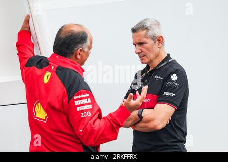 Zandvoort, Pays Bas. 25. August 2023. VASSEUR Frédéric (fra), Teamleiter und General Manager der Scuderia Ferrari, PUJOLAR Xevi (Spa), Leiter der Gleisbau F1 von Alfa Romeo F1 Team Stake, Portrait während des Formel 1 Heineken Grand Prix 2023 in den Niederlanden, 13. Runde der Formel-1-Weltmeisterschaft 2023 vom 25. Bis 28. August, 2023 auf dem Zandvoort Circuit, in Zandvoort, Niederlande - Foto Florent Gooden/DPPI Credit: DPPI Media/Alamy Live News Stockfoto