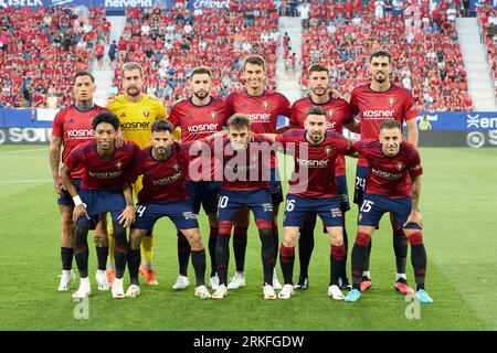 Pamplona, Spanien. August 2023. Die Titelmannschaft der CA Osasuna vor dem spanischen Fußball der Conference League, Spiel zwischen CA Osasuna und Club Brugge KV im Sadar Stadion. Endnote: CA Osasuna 1:2 Club Brugge KV Credit: SOPA Images Limited/Alamy Live News Stockfoto