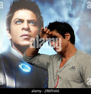 (110602) -- NEW DELHI, June 2, 2011 (Xinhua) -- Bollywood actor Shah Rukh Khan poses during a press conference to promote his upcoming film Ra. One in New Delhi, India, June 1, 2011. Ra. One is a Hindi science fiction superhero film. (Xinhua/Stringer) (lyi) INDIA-NEW DELHI-FILM-PRESS CONFERENCE PUBLICATIONxNOTxINxCHN   110602 New Delhi June 2 2011 XINHUA Bollywood Actor Shah Rukh Khan Poses during a Press Conference to promote His upcoming Film Ra One in New Delhi India June 1 2011 Ra One IS a Hindi Science Fiction Superhero Film XINHUA Stringer lyi India New Delhi Film Press Conference PUBLIC Stock Photo