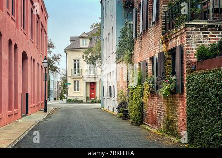 Bunte Gebäude im historischen Charleston, North Carolina. Stockfoto