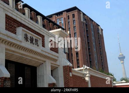 Bildnummer: 55424970  Datum: 03.06.2011  Copyright: imago/Xinhua (110603) -- BEIJING, June 3, 2011 (Xinhua) -- Photo taken on May 26, 2011 shows the exterior of the apartment buildings Diaoyutai Courtyard Number 7 in Beijing, capital of China. The penthouse apartment building starts attracting public eyeballs because of its extraordinarily high selling price, which is reported to be 300,000 yuan (about 46,300 US dollars) per square meter. The real estate industry watchdog here, Beijing Municipal Commission of Housing and Urban-rural Development announced on June 3 that the sale of 23 overprice Stock Photo