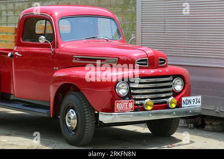 1949 Ford F-3 Pickup-Truck, der von Amerikanern in den 1950er/60er Jahren auf US-Militärstützpunkten auf den Philippinen eingesetzt wurde und von Gonzales Restoration in San Pablo restauriert wurde Stockfoto