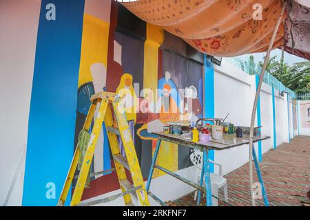 Malerwerkstatt, bemaltes Wandfresko im Sat Kartar Indian Sikh Tempel, Sikhs Gurdwara, Indianergemeinde, San Pablo Laguna, Luzon, Philippinen Stockfoto