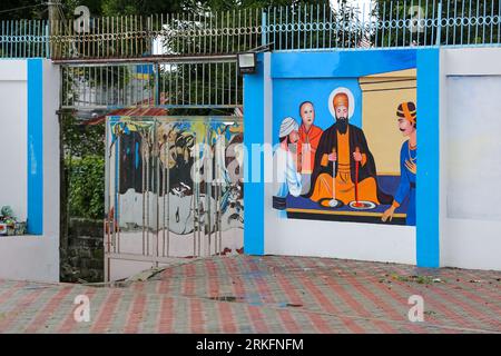 Wandmalerei im Sat Kartar Indian Sikh Tempel, philippinische indische philippinische Gemeinde, San Pablo Laguna, Gurdwara Sikhs Symbole, Philippinen Stockfoto