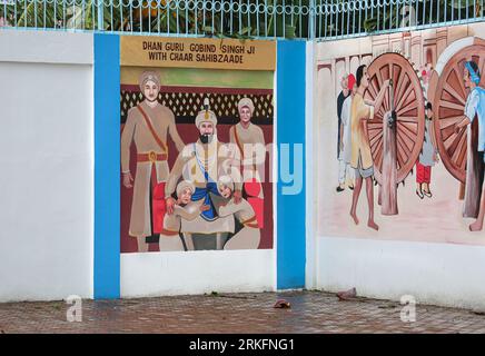 Wandmalerei im Sat Kartar Indian Sikh Tempel, philippinische indische philippinische Gemeinde, San Pablo Laguna, Gurdwara Sikhs Symbole, Philippinen Stockfoto